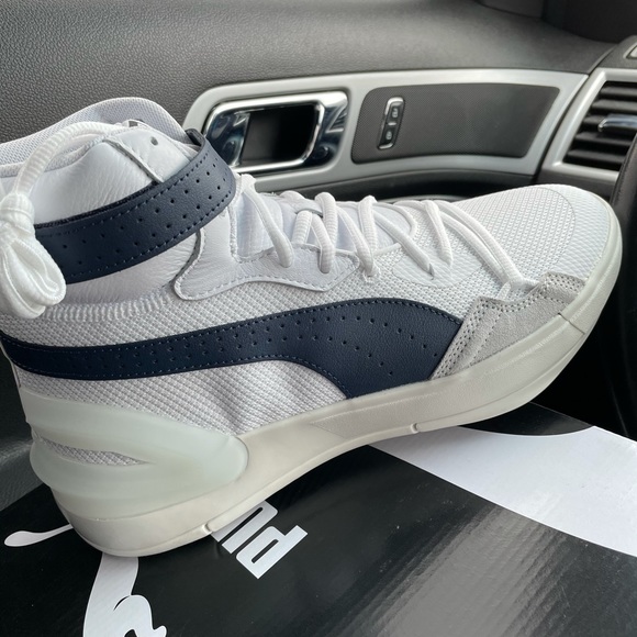 Puma - Picture 1 of 4